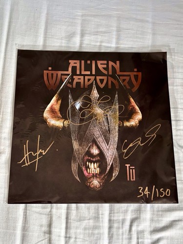 Alien weaponry signed - tu,